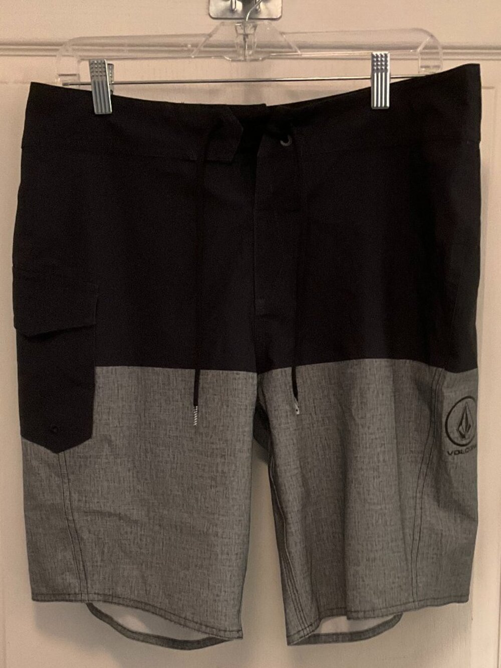 Men's Volcom Board Shorts - Size 32
